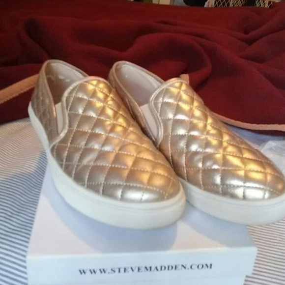 Steve Madden Shoes - Steve madden slip on sneakers